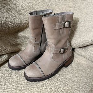 Harley Davidson tan leather upper, man made material bottoms.